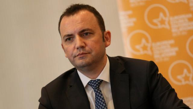 Скопие: Българите наказаха Каракачанов